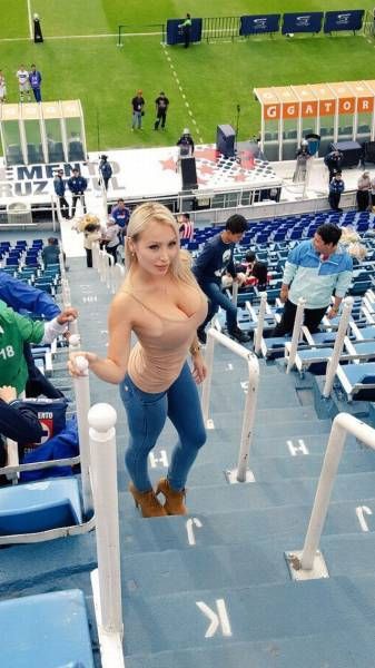 Забавные девушки