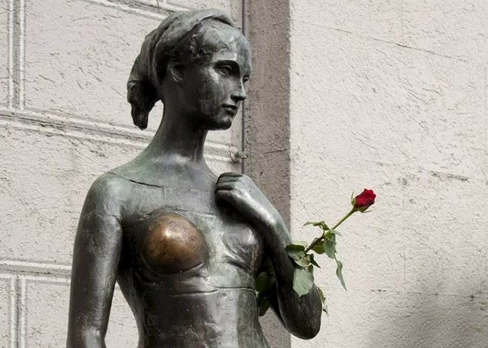 Десятка статуй, которые нужно потрогать, чтобы поймать удачу за хвост Десятка статуй, которые нужно потрогать, чтобы поймать удачу за хвост