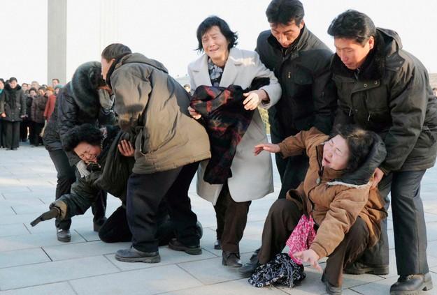 «Шаг влево, шаг вправо, расстрел!» или парочка неожиданных вещей, за которые вас могут казнить в Северной Корее «Шаг влево, шаг вправо, расстрел!» или парочка неожиданных вещей, за которые вас могут казнить в Северной Корее