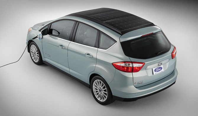 Новый гибрид Ford C-MAX с солнечными батареями