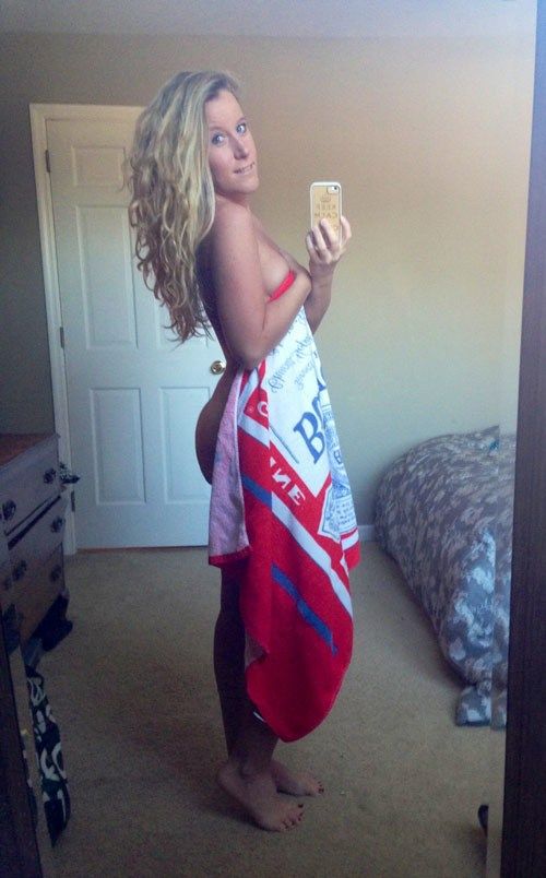 Девушки в полотенцах