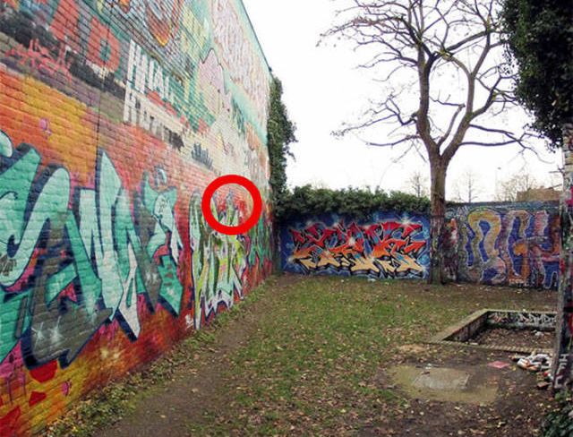 30-летний слой граффити на стене