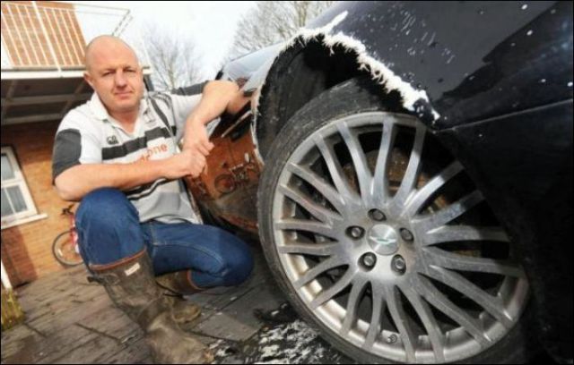 Испортил Астон Мартин (6 фото)