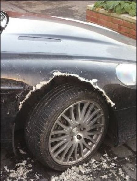 Испортил Астон Мартин (6 фото)