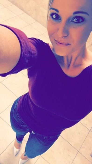 Девушки скучают на работе