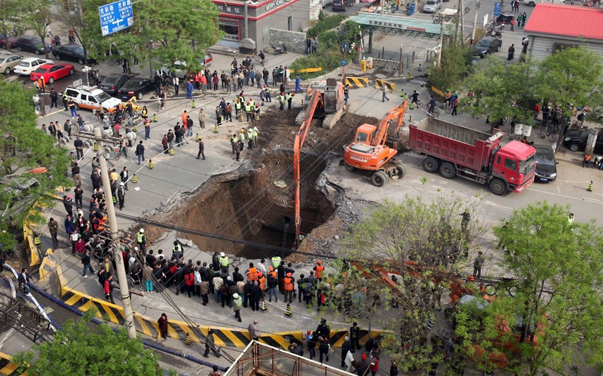 Как сквозь землю…