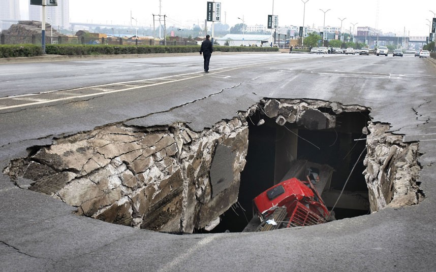 Как сквозь землю…