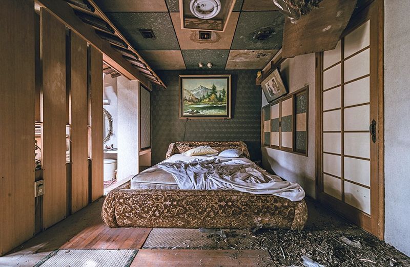 Прогулка по заброшенному японскому секс-отелю