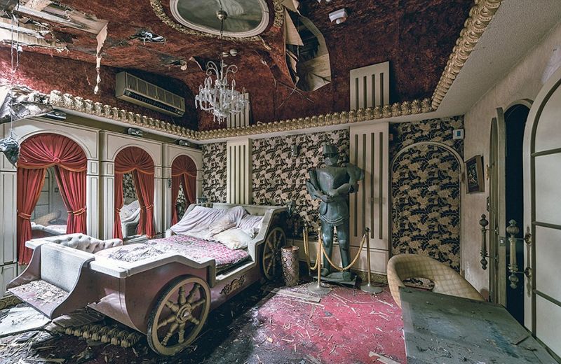 Прогулка по заброшенному японскому секс-отелю