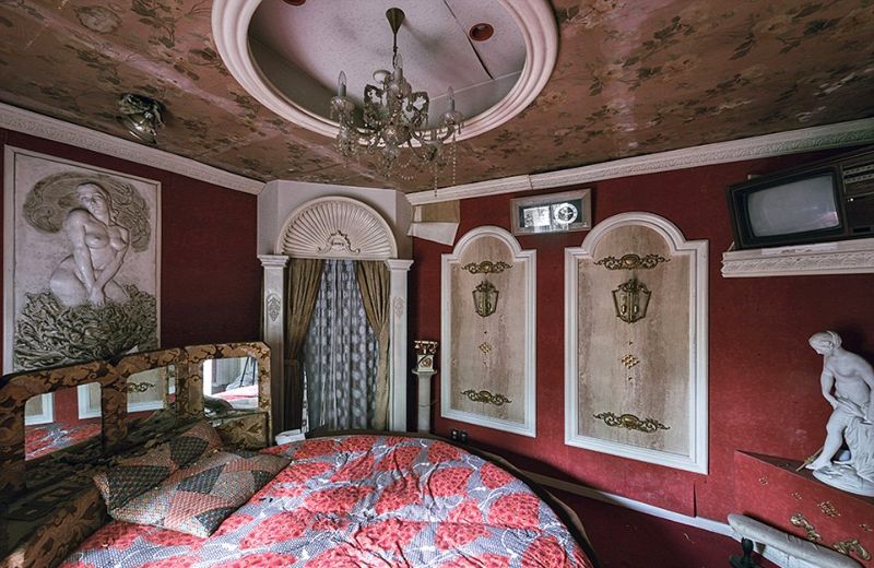 Прогулка по заброшенному японскому секс-отелю