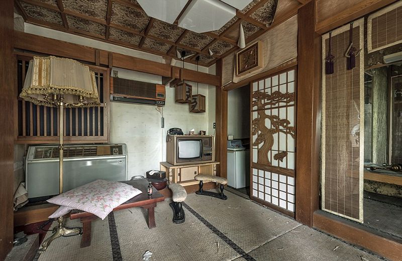 Прогулка по заброшенному японскому секс-отелю