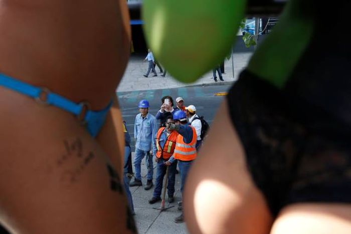 Забавные девушки