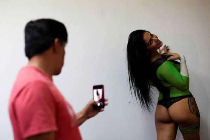 Забавные девушки