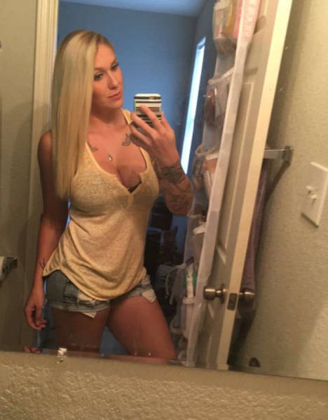 Девушки в коротких шортах