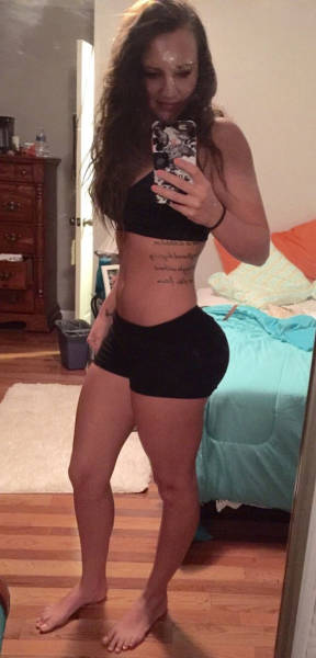 Девушки в коротких шортах