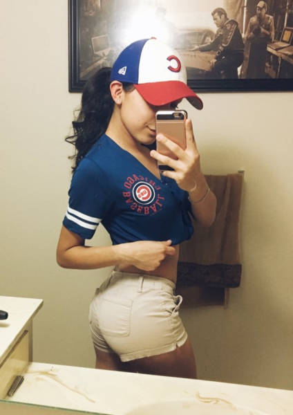 Девушки в коротких шортах