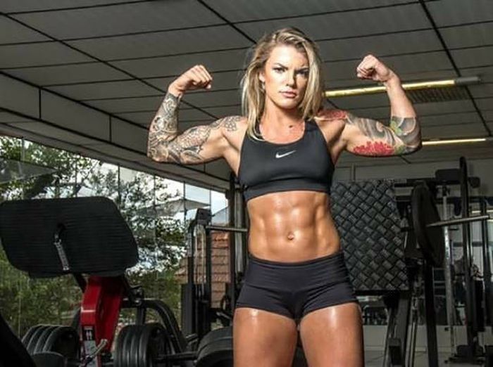 Девушки в коротких шортах