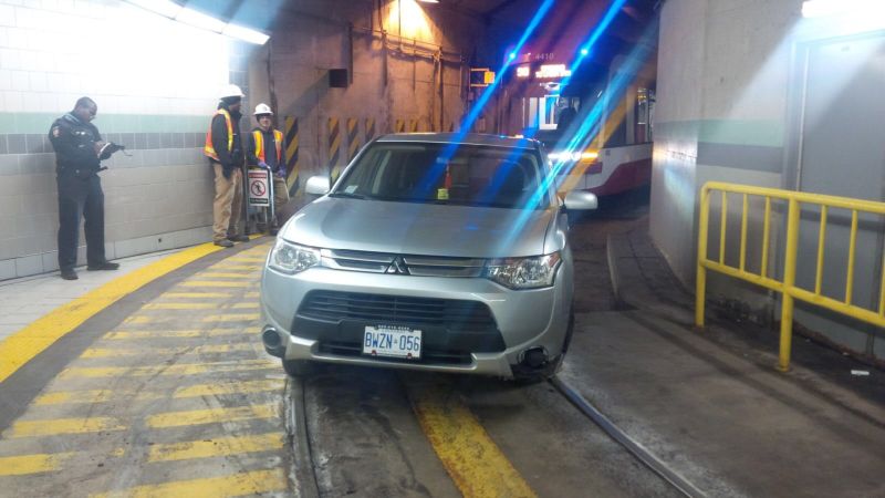 GPS завел водителя в трамвайный тоннель