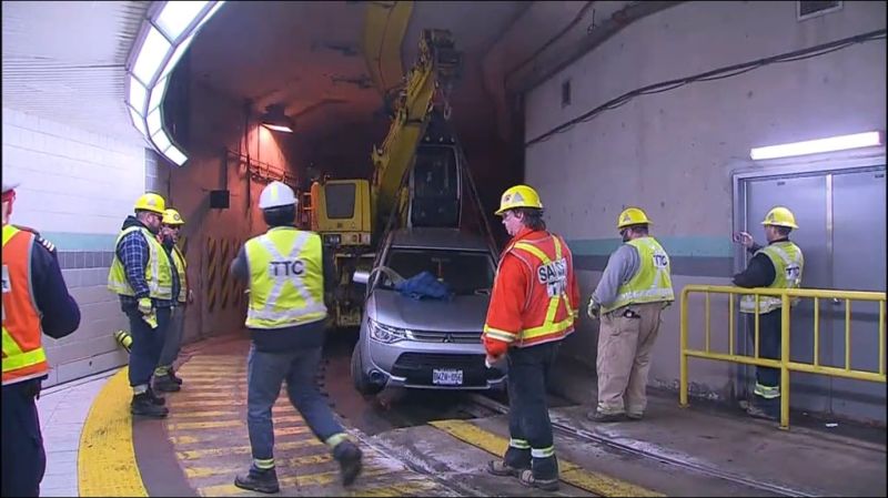 GPS завел водителя в трамвайный тоннель