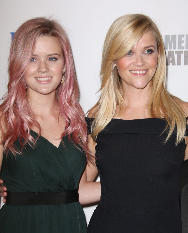 10 звездных мам, которые выглядят как ровесницы своих детей