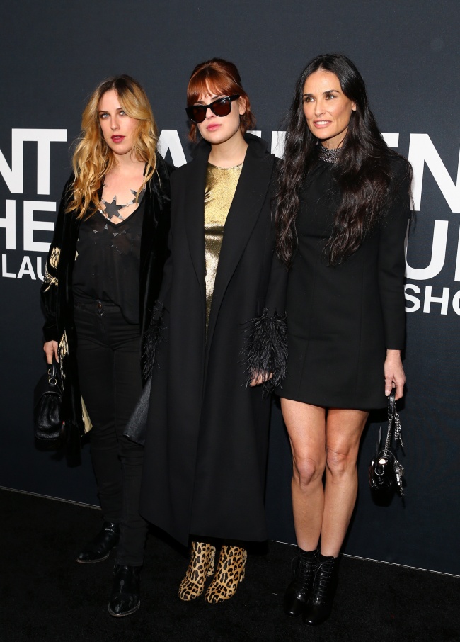 10 звездных мам, которые выглядят как ровесницы своих детей