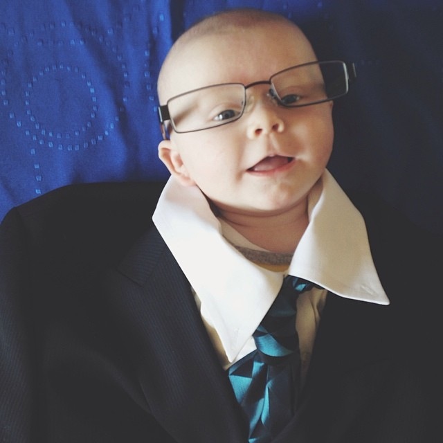 Инстаграм недели: Смешные малыши в одежде взрослых