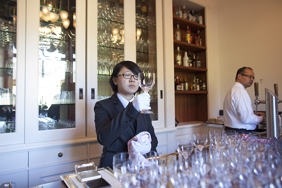 Как готовят дворецких в Европе Как готовят дворецких в Европе