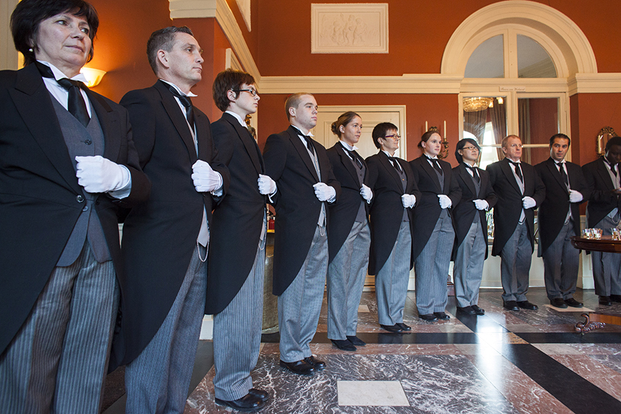 Как готовят дворецких в Европе Как готовят дворецких в Европе