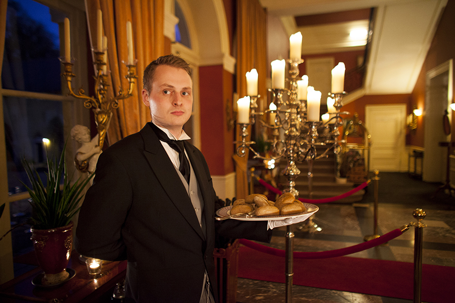 Как готовят дворецких в Европе Как готовят дворецких в Европе