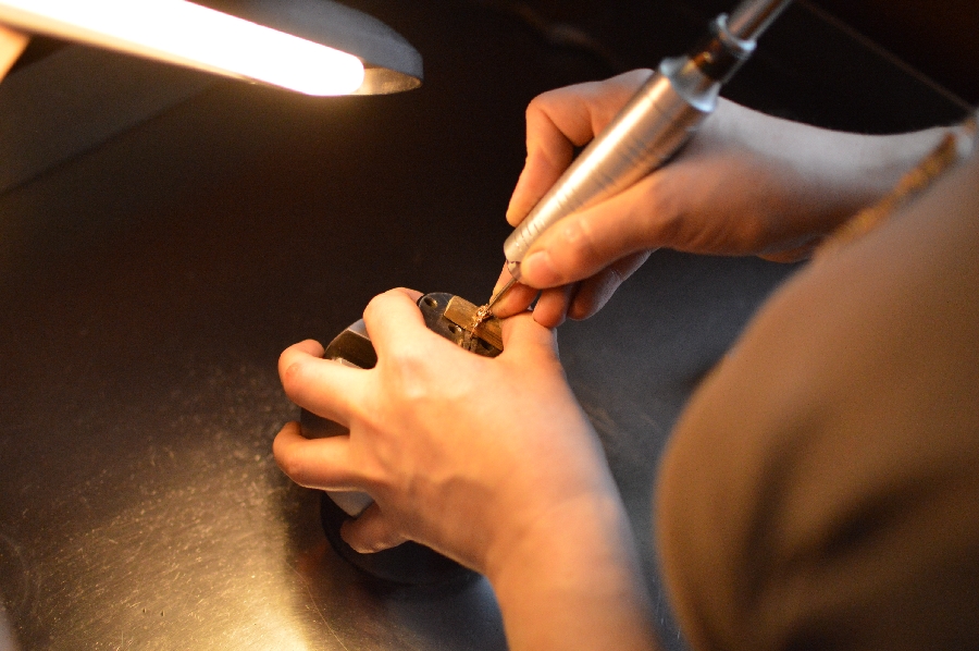 Как гранят алмазы Как гранят алмазы