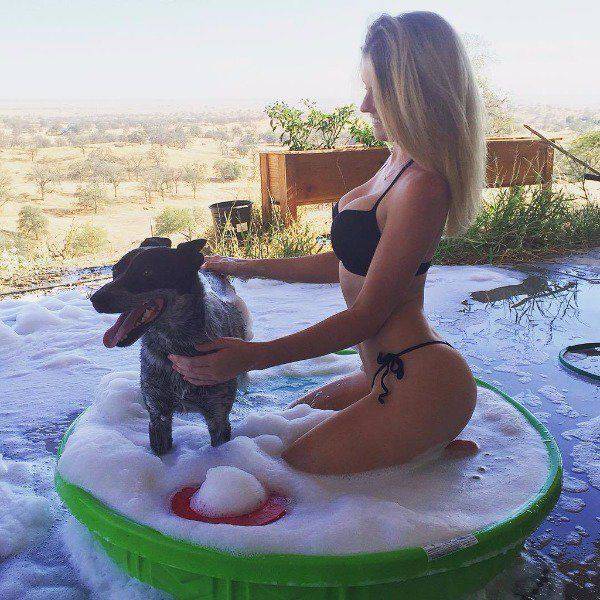 Симпатичные девушки в купальниках