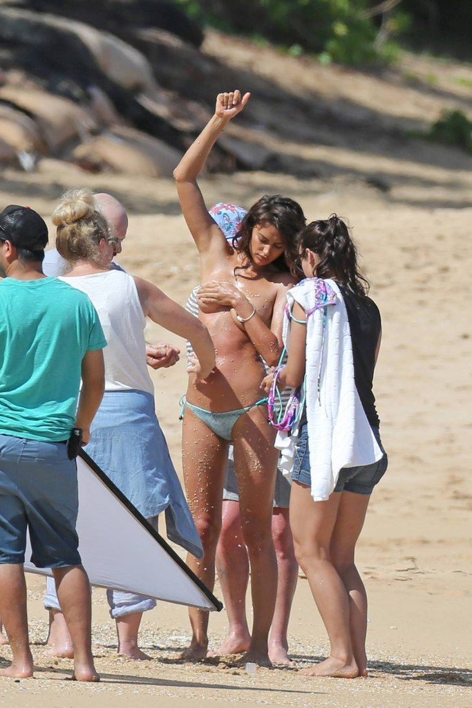 Ирина Шейк топлесс (10 фото)