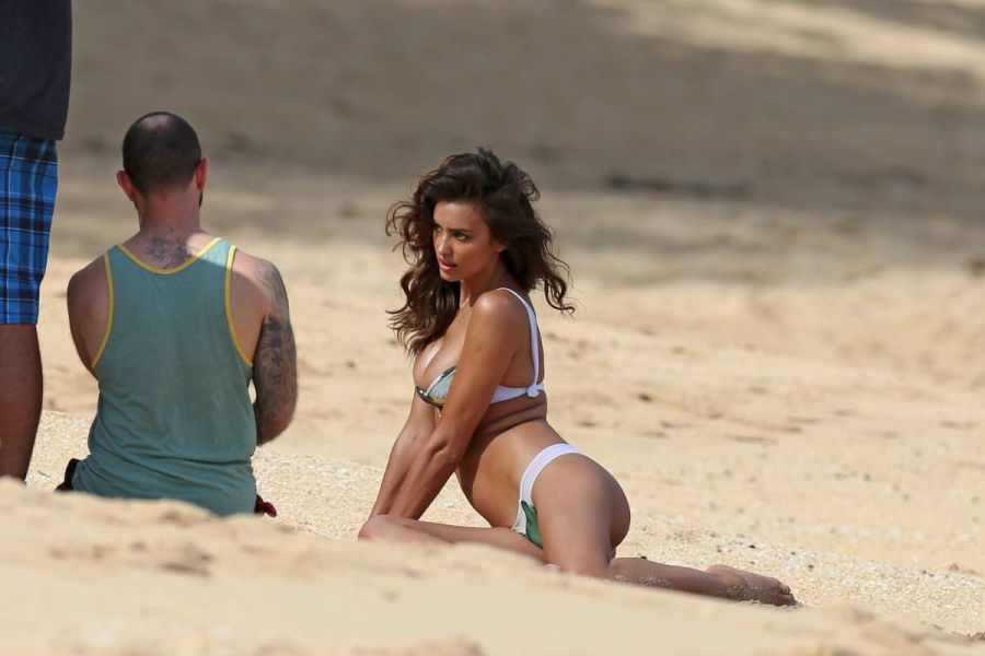 Ирина Шейк топлесс (10 фото)