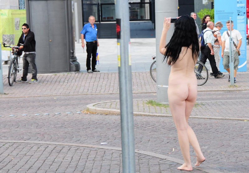Эксгибиционистки: обнаженные девушки в общественных местах