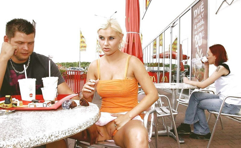 Эксгибиционистки: обнаженные девушки в общественных местах