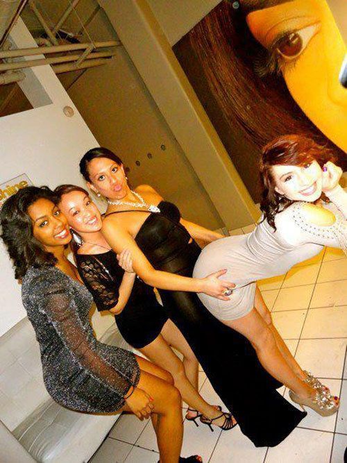 Девушки в наклоне