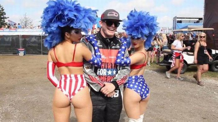 Забавные девушки