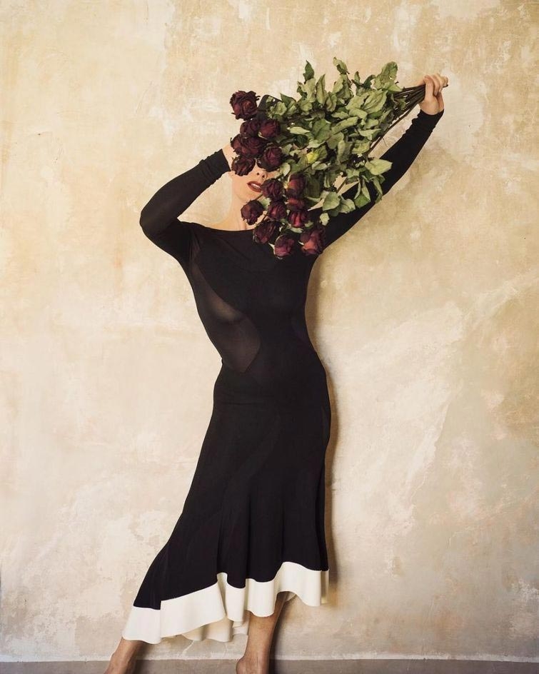 Американка переехала жить во французский прованс и теперь создаёт невероятно красивые откровенные фотографии