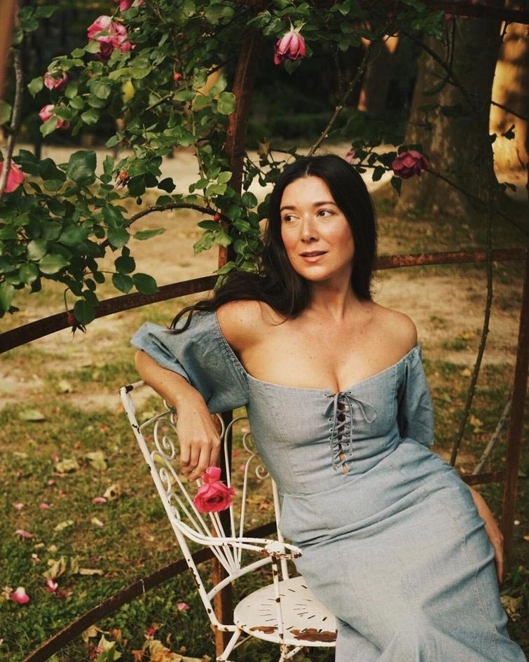 Американка переехала жить во французский прованс и теперь создаёт невероятно красивые откровенные фотографии