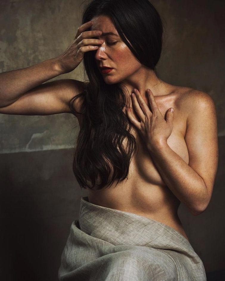 Американка переехала жить во французский прованс и теперь создаёт невероятно красивые откровенные фотографии