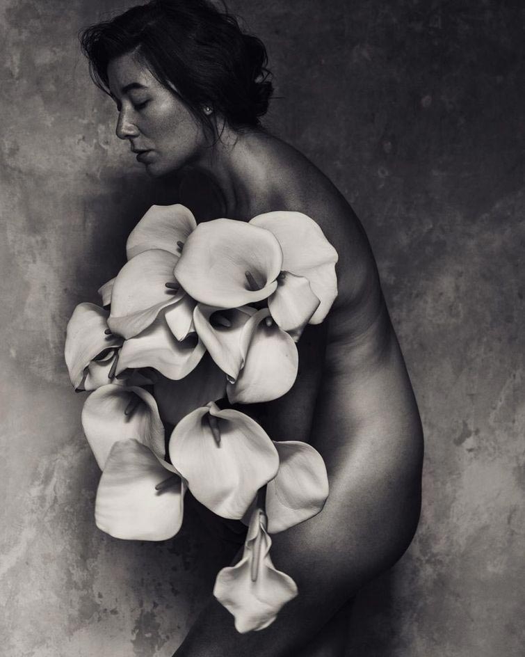 Американка переехала жить во французский прованс и теперь создаёт невероятно красивые откровенные фотографии