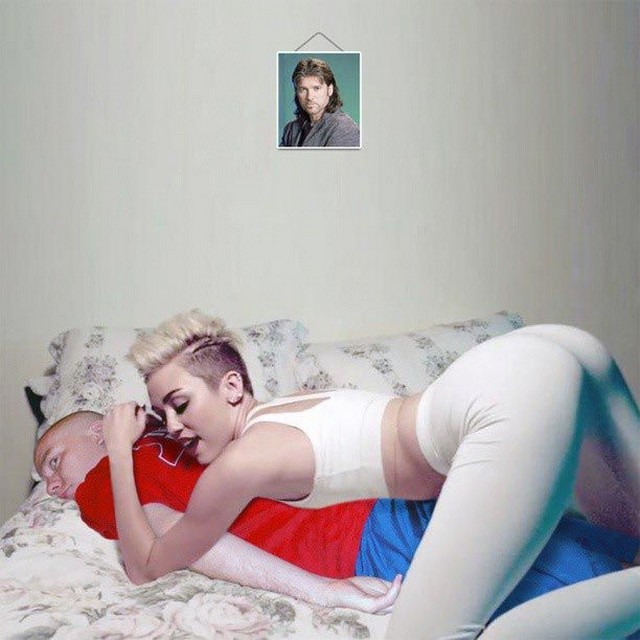 Парень забавно присоединяет себя к фотографиям звезд