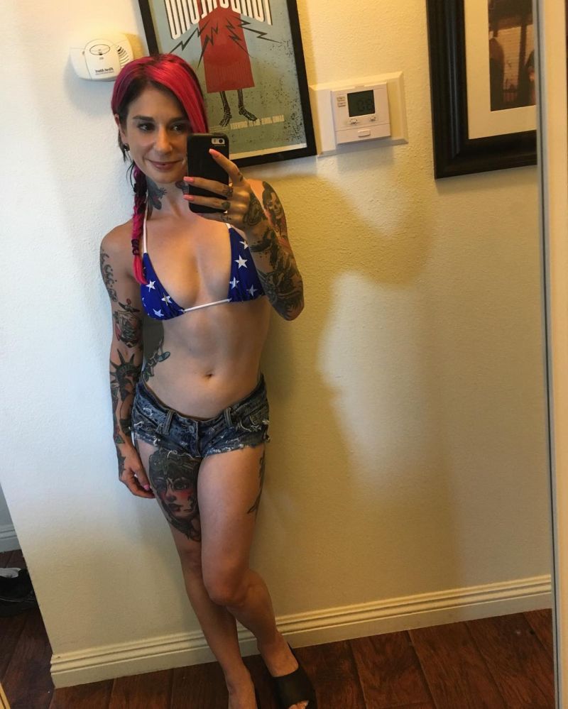 Американские актрисы взрослого кино поздравили соотечественников с Днем Независимости