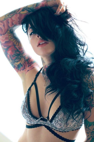 Тату- лучшее украшение стройных девушек