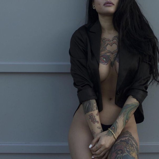 Тату- лучшее украшение стройных девушек