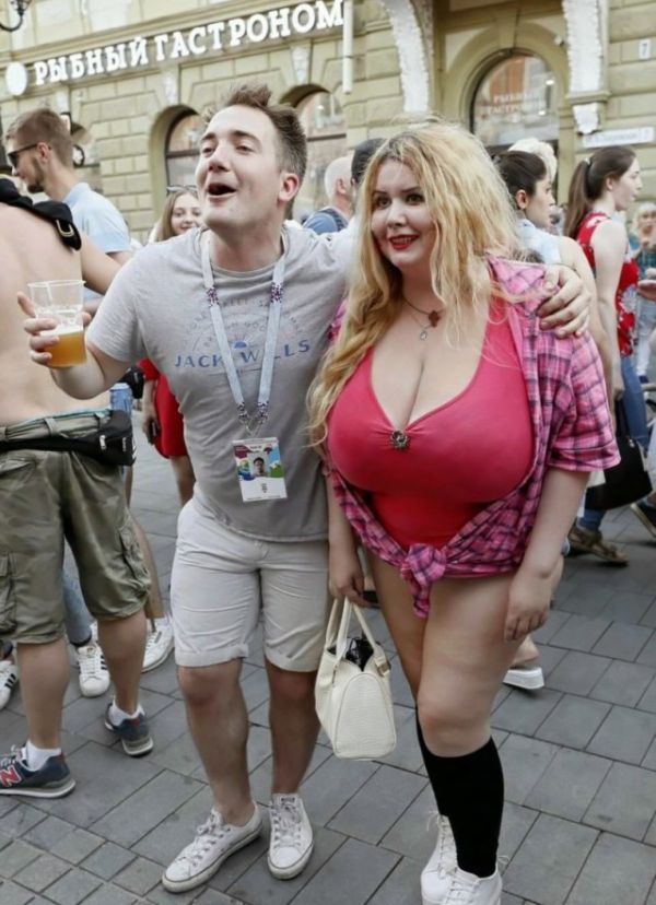 Болельщица с самым внушительным размером груди на Чемпионате мира 2018