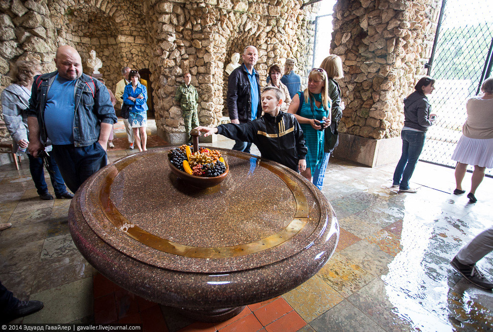 Что находится под фонтанами Петергофа Что находится под фонтанами Петергофа