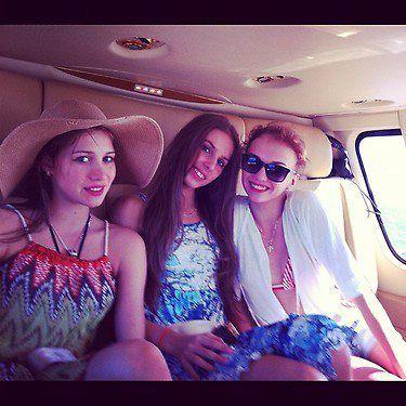 Российские гимнастки отдыхают на Сардинии (39 фото)