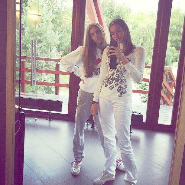 Российские гимнастки отдыхают на Сардинии (39 фото)