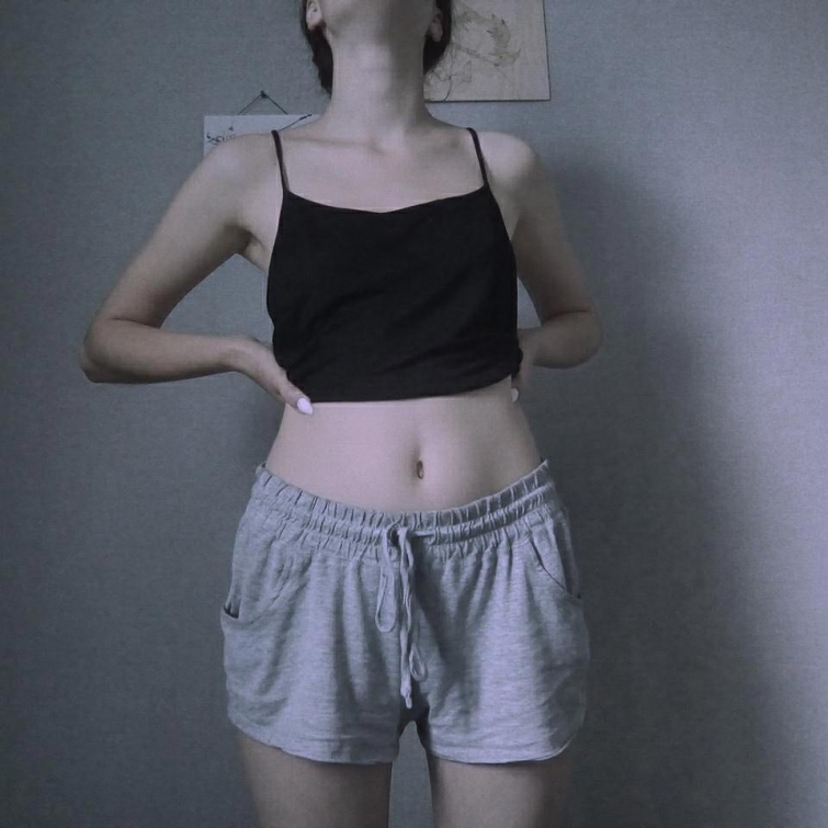 Российские девушки выкладывают свои животы в Инстаграм, призывая не стесняться своего тела